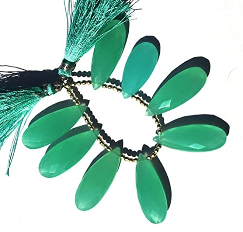 Calcédoine aqua taillée en poire 12x24mm, l'art de la briolette