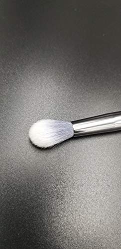 Shadow Me Highlight Me Makeup Brush