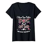Photo Gallery donna i have two titles dog and cat dad floreale felice festa del papà maglietta con collo a v Photo Gallery donna i have two titles dog and cat dad floreale felice festa del papà maglietta con collo a v