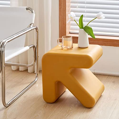Table basse et tabouret d'appoint en finition premium pour salle d'exposition