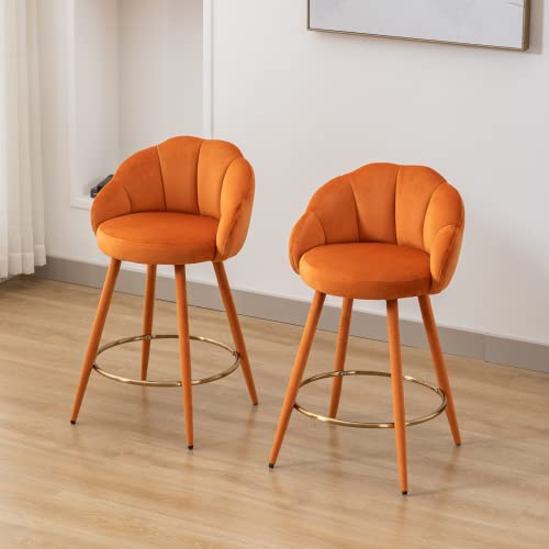 Butacos de Barra Modernos en Terciopelo, Set de 2, Altura de Barra (25.5 pulgadas), Espalda en Forma de Pétalo y Reposapiés de Anillo Dorado, Sillas Tapizadas Cómodas para Bar en Casa, Isla de Cocina o Restaurante, Color Naranja miniatura 3