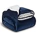 Bedsure Plaid Canape Couverture Polaire - Jete de Canape Bleu Marine 150x200, Plaid Canapé Sherpa 2 Personnes Doux et Chaude