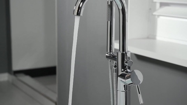 WOODBRIDGE Freistehender Wannenfüller Mit Handbrause – Chrom, 8 GPM Durchfluss, 100,3 Cm Hoch