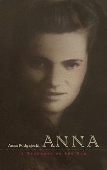 Paperback Anna: A Teenager on the Run Book