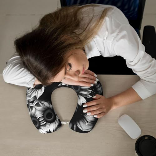 Almohada de viaje con diseño en negro y blanco miniatura 7