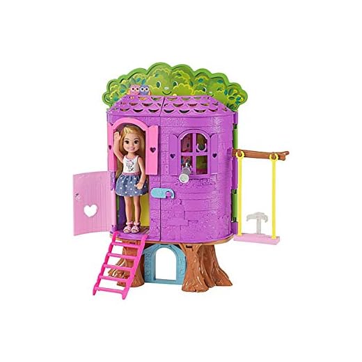 Barbie Famille mini-poupée Chelsea et sa Cabane dans les Arbres avec table, chaises, masques, lunettes et figurine de chien, jouet pour enfant, FPF83