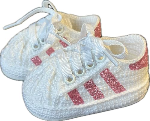 La Tata MO Patucos bebe recien nacido de crochet o ganchillo, deportivos de caña baja y detalles en purpurina, disponibles en todas las tallas de bebé de 0 a 12 meses. Gratis el nombre del bebé