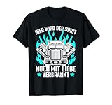 Klassisch geschnitten, doppelt genähter Saum.