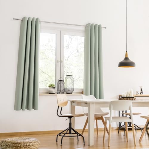 Blumtal Verdunklungsvorhänge 2er Set - Thermovorhang Hitzeschutz - Vorhang Blickdicht mit Ösen - Gardinenschals mit Schlaufen - Lärmschutzvorhang - Gardinen 215x132 cm - Gardinen Blickdicht - Grün