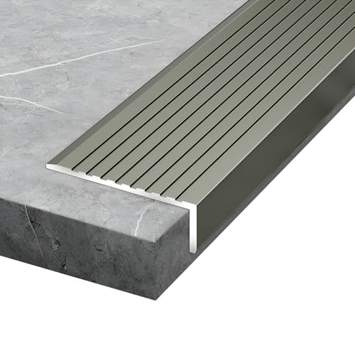 Profilo antiscivolo per bordi scale 90/134 cm, 7,5×2,5 cm, profilo angolare in alluminio a forma di L per gradini per pavimenti in laminato, piastrelle(Champagne,134cm/53 In)