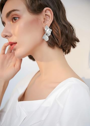 Image of WOWORAMA Chunky Clip On Earrings for Women Vintage Flower Statement Earrings Large Floral Clips Dangle Earring Trendy Non Pierced Jewelry Gold /Silver