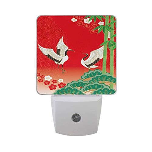 Preisvergleich Produktbild AOTISO 2er Pack japanischer Bambuspflaumenvogelkranich Nachtlicht Dämmerung bis Morgendämmerung Sensor Plug in Night Home Decor Schreibtischlampe