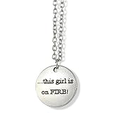 EPJ: Collar de cadena de plata con texto en inglés 'This Girl is on Fire on '