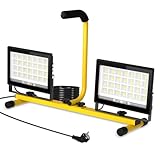 【Projecteur LED Ultra-Lumineux pour Chantier】Ce projecteur LED pour chantier est équipé de deux têtes de lampe de 60 W, chacune contenant 112 puces LED SMD 2835 de haute qualité. Avec une luminosité de 12 000 lumens et une température de couleur blanc froid de 6 000 K, il offre un éclairage optimal pour votre espace de travail tout en réduisant la fatigue oculaire. Comparé aux ampoules à incandescence traditionnelles, il offre une durée de vie plus longue et une meilleure efficacité énergétique