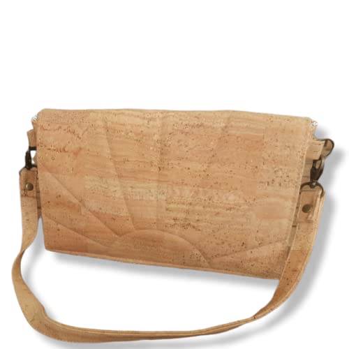 Sac à main en liège naturel imperméable porté à l'épaule
