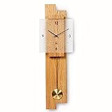 Pendeluhr aus massivem Eichenholz mit Naturöl geölt inkl. mattem, goldfarbenem Metallpendel. Alle Komponenten wurden in Deutschland gefertigt und zu einer hochwertigen Pendeluhr aus Holz und Glas vollendet.