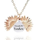 Auffällig: Sicheres Material mit goldfarbener Kette und Sonnenblumen sind bekannt dafür, glückliche Blumen zu sein. Sie können die Sonnenblume zur Hand öffnen und die Nachricht kommt heraus. Der ultimative Schmuck-Trend für 2019, Statement-Medaillon-Halsketten sind der perfekte Weg, um Ihre Frühjahr/Sommer Garderobe hervorzuheben. Tragen Sie unsere modischen Statement-Stücke zu einer Feiertagsparty, Abschlussball, Date-Nacht oder zu jedem besonderen Anlass und Glanz