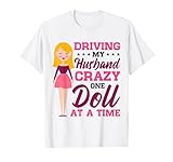 Faites plaisir à votre passion pour les poupées de collection avec notre design exclusif de collection de poupées, parfait pour ceux qui apprécient la beauté complexe des poupées vintage et des poupées en porcelaine.