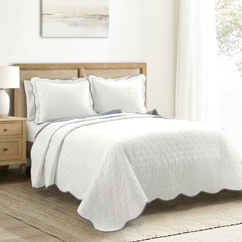 Lush Decor Coastal Chic Scalloped Edge Reversible Cotton Quilt 3 Piece Set, King/California King, Slate Blue & White - King Bedding Set - White Quilt King - Coastal Decor