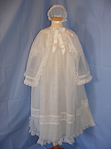 Faldón blanco de cristianar con capa y gorrito