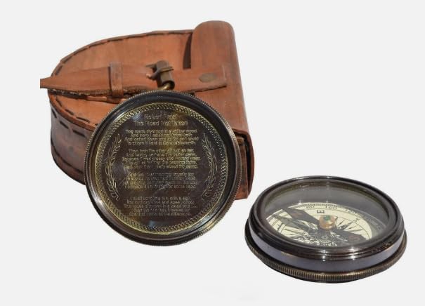 Brújula antigua de latón con estuche de cuero miniatura 3