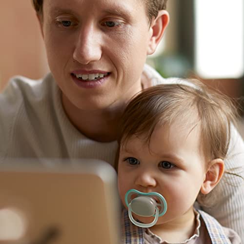 Philips AVENT Packung mit 4 leichten, atmungsaktiven Ultra Air Schnullern: 2 leuchtende Schnuller und 2 Tagesschnuller, 18M+ (Modell SCF349/43)