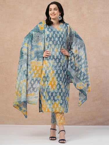 Image of GoSriKi Women's Cotton Blend Straight Printed Kurta with Pant & Dupatta