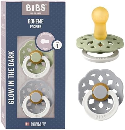 BIBS Boheme GLOW Schnuller, 0-6 Monate, 2er-Pack, Sage/Cloud | Runder Sauger | Naturkautschuklatex | Größe 1 | BPA-frei | Hergestellt in Dänemark | Leuchtring | Hohe Akzeptanz | Lu