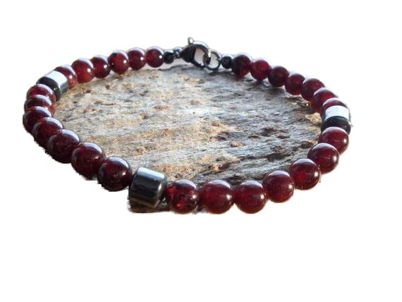 Bracelet stacking en grenat et hématite 6mm idéal pour vos tenues du quotidien