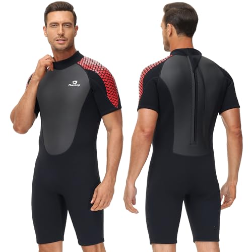 🌊 Confortevole e flessibile: Grazie al neoprene da 3/2 mm e alla cerniera posteriore YKK per impieghi gravosi, la muta corta da uomo offre comfort e flessibilità per muoversi facilmente in acqua.