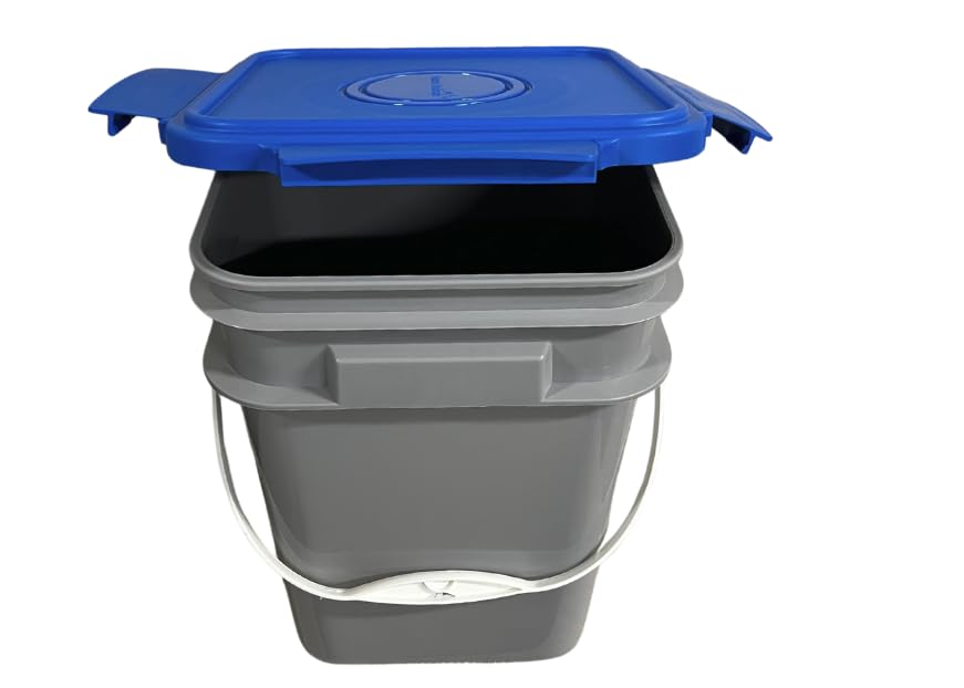 House Naturals 4 Gallon Square Bucket Pail with Plastic Handles and Blue Lid (3)