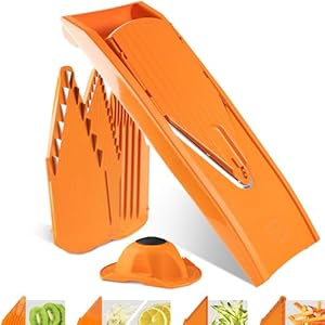 Börner Gemüsehobel V1 (Starter Set) • V-Hobel mit 4 Einsätzen & Fruchthalter • Verstellbarer Hobel für Gemüse & Obst • Gemüseschneider für Scheiben, Streifen & Würfel • Farbe: Orange