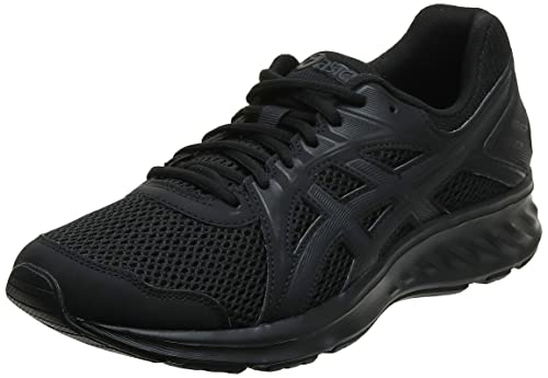 ブラックカラーのウォーキングシューズ