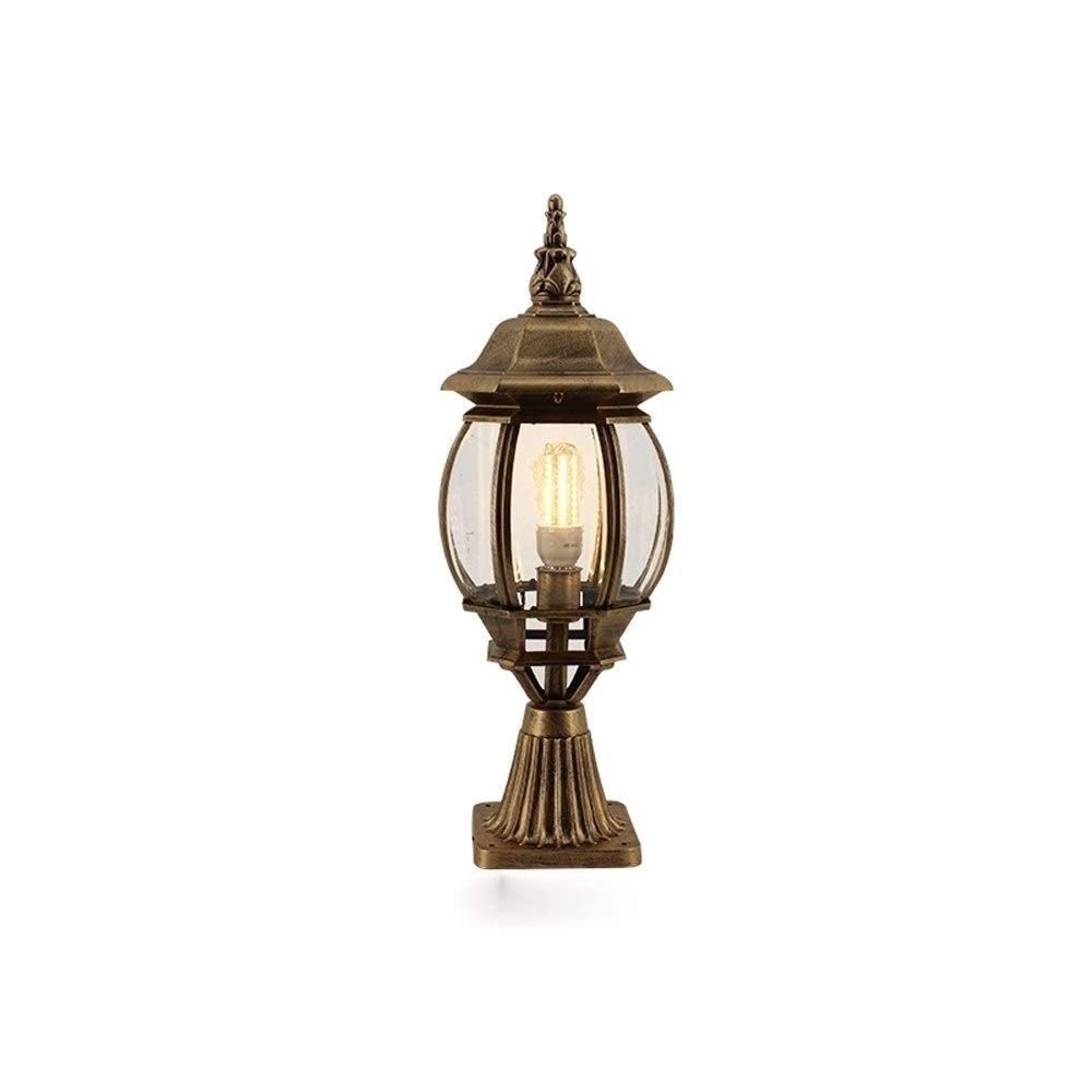 Farola de jardín victoriana para iluminar y decorar el porche de tu villa con elegancia