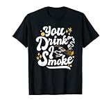 ¿Todavía estás buscando diseños de pipas de tabaco para fumar cigarrillos? Haz una declaración con esta camiseta You Drink I Smok. No te pierdas esta camiseta si estás buscando regalos que hablen de fumar pipas.