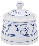 In aufwändiger Handarbeit als echter Unterglasurdekor aufgebracht, macht das Muster jeden Artikel zu einem Unikat.