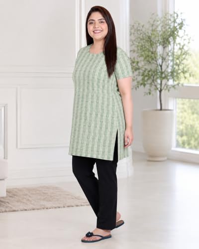 Image of In Love Women's All-Over Printed Cotton Plus Size Longline T-Shirt with Pockets