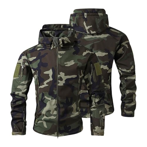 Veste softshell homme résolvant le froid et la pluie lors du camping en forêt dense