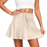 Dispose d'un design de taille réglable avec cordon de serrage qui permet un ajustement personnalisé qui s'adapte à différentes formes