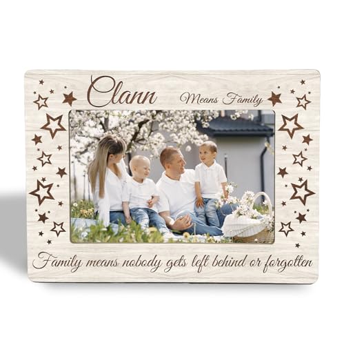 XIVENHAVM Irish Family Picture Frame - lrish Gaelic Clann Gifts, Family Wooden Photo Frame 4x6, Gift for Mom Dad Grandma Grandpa