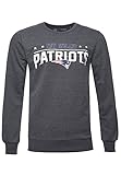 Exclusiva sudadera con estampado de la NFL: nuevos patriotas de Inglaterra: muestra tu amor por la NFL y el fútbol americano en esta exclusiva sudadera oficial de los New England Patriots de Re:Covered Clothing. El diseño impreso cuenta con el auténtico logotipo del equipo Patriots, en un aspecto envejecido y vintage.