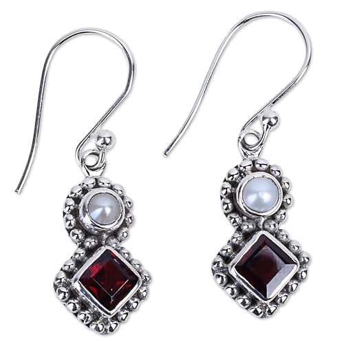 Boucles d'oreilles NOVICA en argent .925 anti-ternissement avec perles d'eau douce