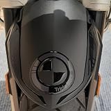 [FACILE À APPLIQUER]: Manipulez la décalcomanie exclusivement par les bords, en évitant de toucher la partie adhésive avec vos mains. Appliquez la décalcomanie en l'alignant parfaitement sur la forme de la moto afin d'éviter de l'attacher et de la détacher, ce qui pourrait compromettre l'adhérence de la colle au fil du temps. Il est recommandé de commencer par un côté et d'éliminer doucement les bulles d'air en se rapprochant du côté opposé