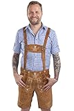 TRACHTEN LEDERHOSEN KURZ & TRACHTEN DESIGN: Unser Trachtenhosen-Modell Alpenjäger ist im kurzen, modernen Schnitt gefertigt und endet kurz über dem Knie. Das Trachten-Design der Oktoberfesthose wird durch die aufwändigen Eichenlaub-, Ornament Stickereien der bestickten Messertasche und den Hirschhornknöpfen authentisch hervorgehoben.