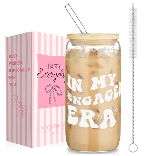 AOOTE Vasos de Cerveza con Forma de Lata,500 ml Taza de Té Burbuja con Tapas Herméticas de Bambú,Pajita,Cepillo de Limpieza,Vaso de Café in My Engaged Era,Regalos para Niñas, Mujeres y Amigos