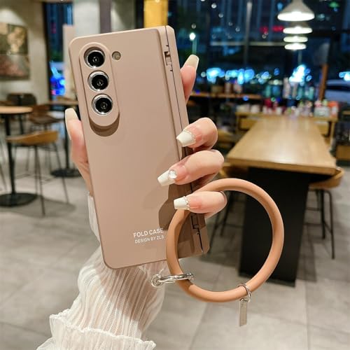 Coque Galaxy Z Fold5 idéale en voyage avec sa sangle de maintien
