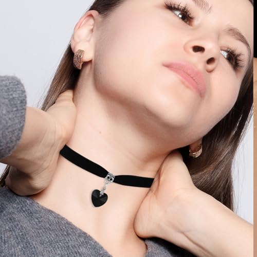 Yolev Choker Kette Damen Samt Herz Halskette Schwarz Gothic Choker Halsband Vintage Trachtenkette Herzkönigin Kostüm Damen für 80er 90er Party Valentinstag Halloween Cosplay (Schwarz)