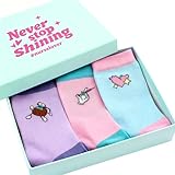 love serie acteurs DISEÑOS QUE HABLAN POR TI: Atrévete a expresar tu vocación y personalidad con cada par: desde pequeños estetoscopios, gorros de enfermera, jeringuillas y tiritas multicolor hasta nubes sonrientes y motivos médicos llenos de color. Cada diseño está pensado para acompañar tu energía y destacar tu lado profesional, moderno y divertido. ¡Haz que tu estilo se note hasta en los pies!