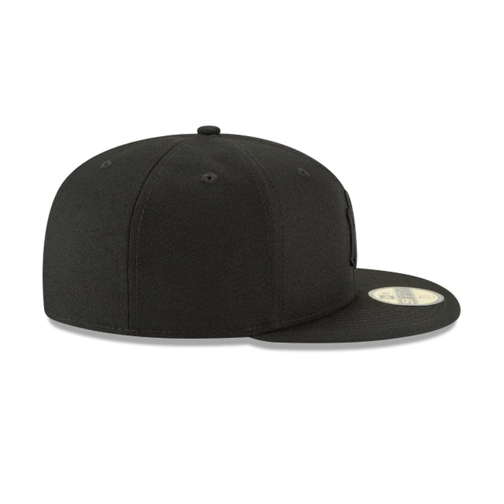 New Era MLB 59FIFTY New York Yankees Baseballkappe, Schwarz auf Schwarz, authentische Kollektion, angepasste Baseballkappe
