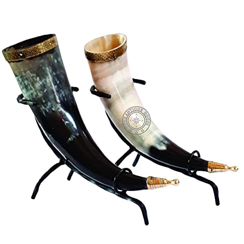 THE ANTIQUE HOUSE Juego de dos tazas de cerveza con diseño de cuerno de buey con borde de latón, taza vikinga medieval con soporte de hierro Cover